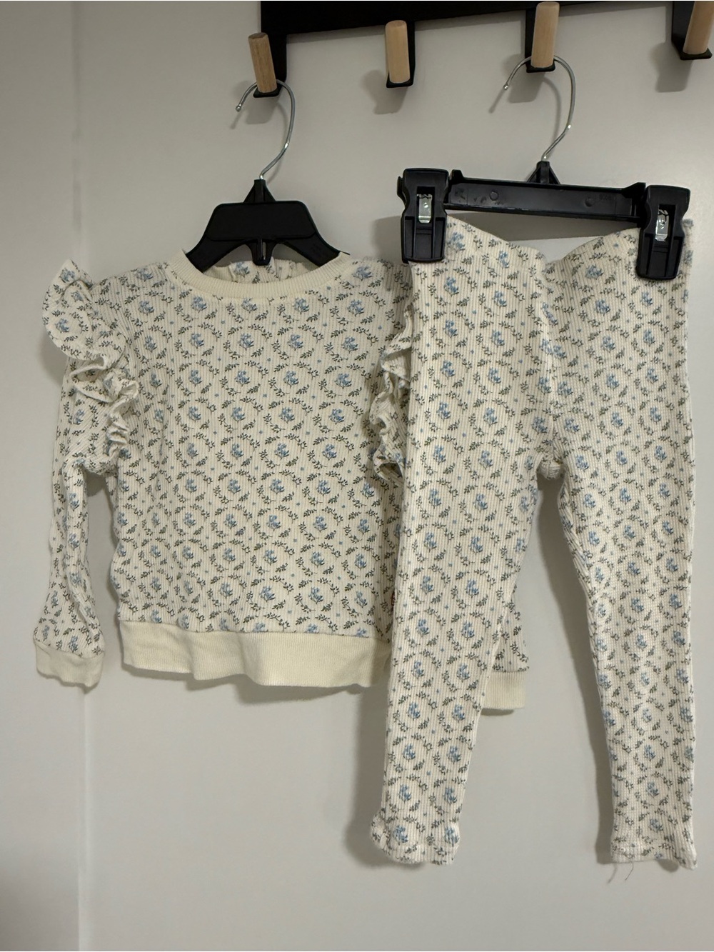 Magnetic Me 2T Blue Floral Ruffle Top & Leggings Set